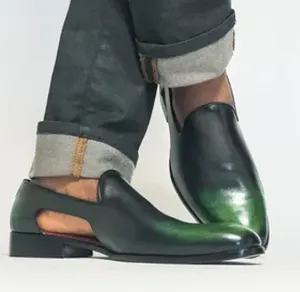 Neville: Closed Toe Shoe
