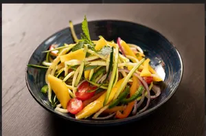 Fusion Tropical Mango Salad